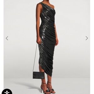 Norma Kamali

Diana Metallic Ruched One-Shoulder Gown